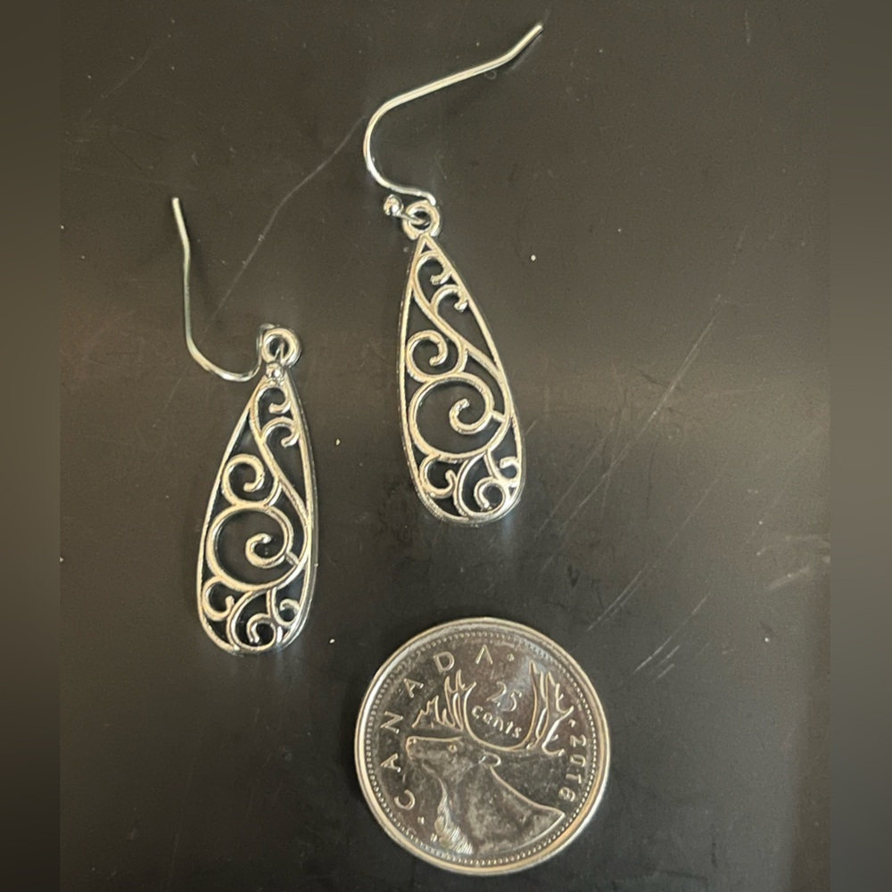 Silver tone tear drop design earrings